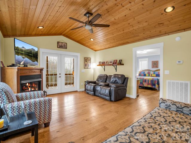 1086 Carters Ridge Road, Spruce Pine, NC 28777