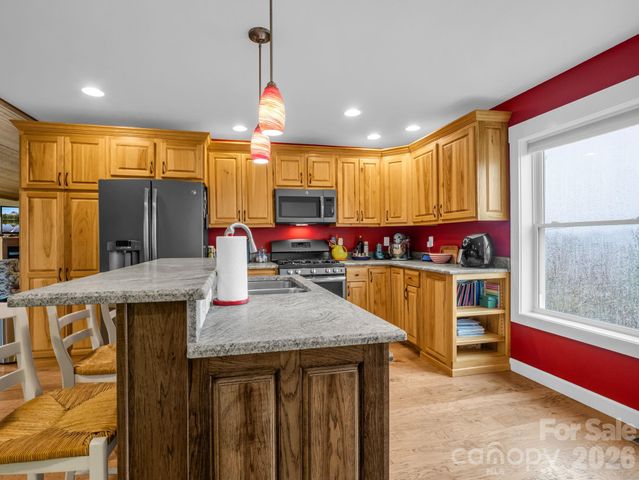 1086 Carters Ridge Road, Spruce Pine, NC 28777