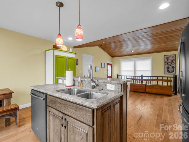 1086 Carters Ridge Road, Spruce Pine, NC 28777