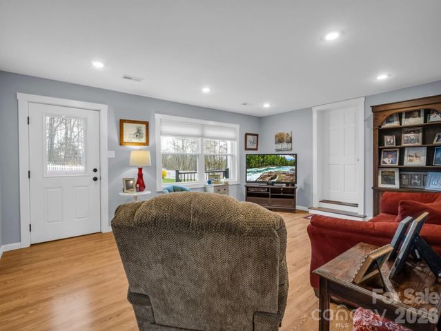 1086 Carters Ridge Road, Spruce Pine, NC 28777