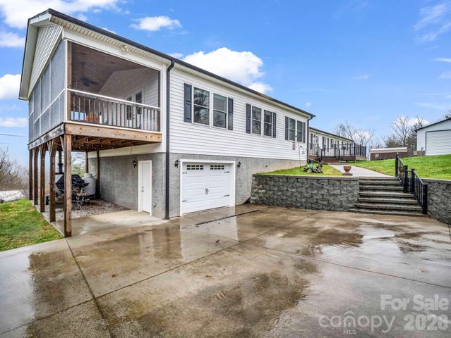 1086 Carters Ridge Road, Spruce Pine, NC 28777