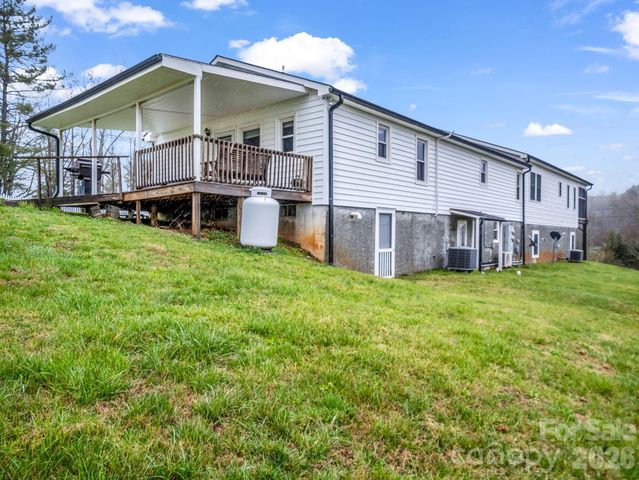 1086 Carters Ridge Road, Spruce Pine, NC 28777