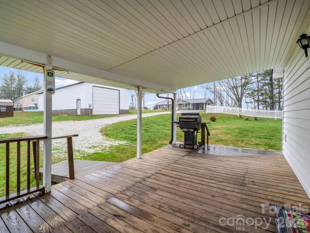 1086 Carters Ridge Road, Spruce Pine, NC 28777