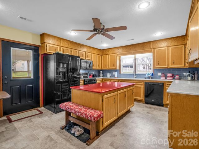 1086 Carters Ridge Road, Spruce Pine, NC 28777