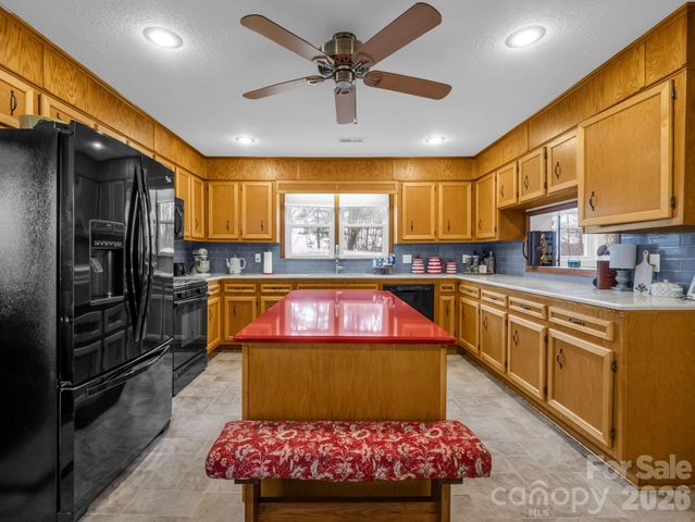 1086 Carters Ridge Road, Spruce Pine, NC 28777