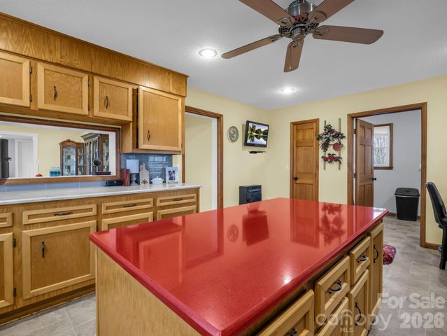 1086 Carters Ridge Road, Spruce Pine, NC 28777