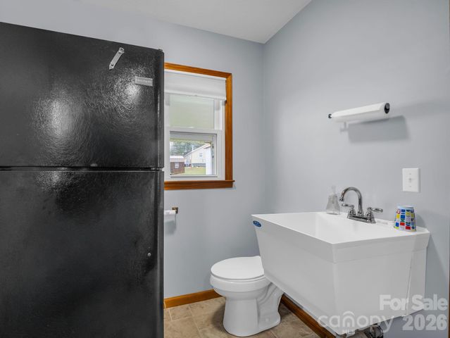 1086 Carters Ridge Road, Spruce Pine, NC 28777