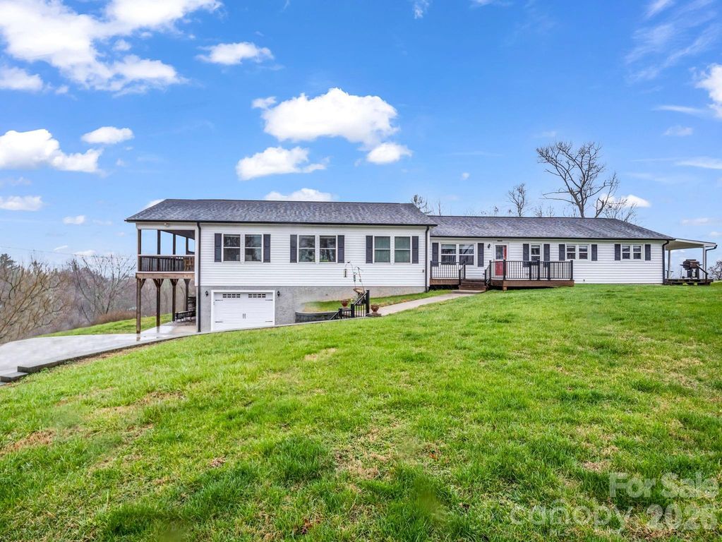 1086 Carters Ridge Road, Spruce Pine, NC 28777