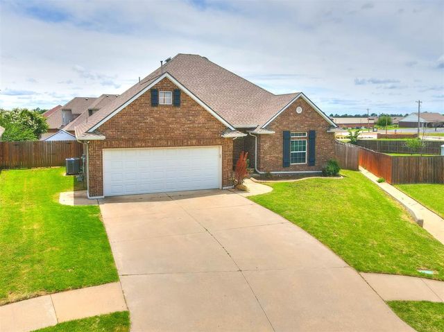 816 SE 5th Court, Moore, OK 73160