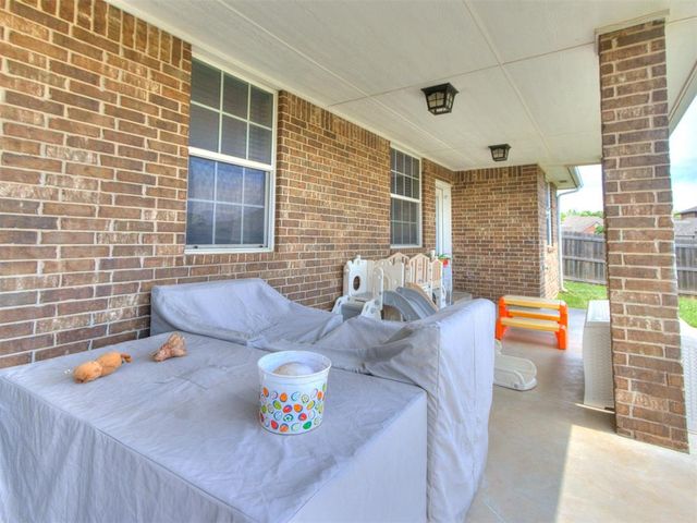 816 SE 5th Court, Moore, OK 73160