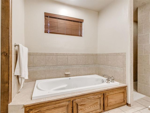 816 SE 5th Court, Moore, OK 73160