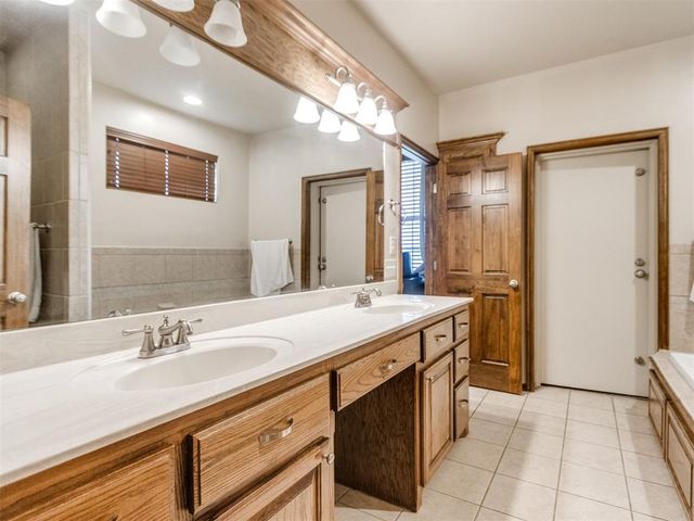 816 SE 5th Court, Moore, OK 73160