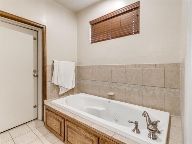 816 SE 5th Court, Moore, OK 73160