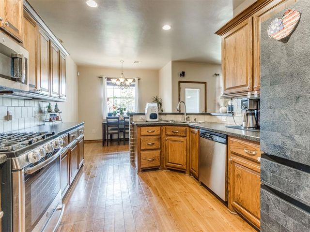 816 SE 5th Court, Moore, OK 73160