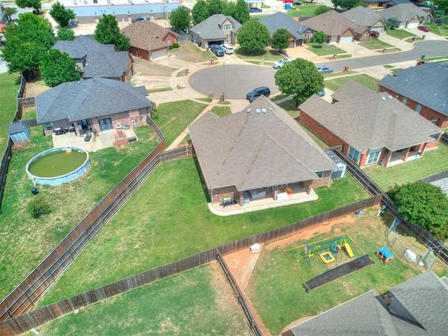 816 SE 5th Court, Moore, OK 73160