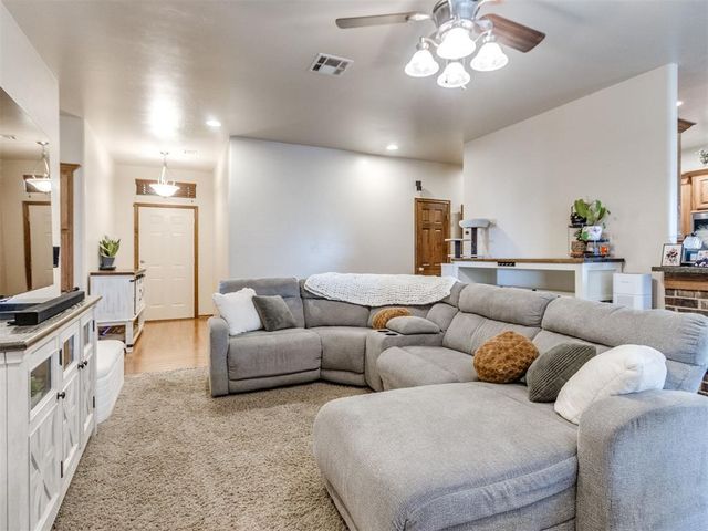 816 SE 5th Court, Moore, OK 73160