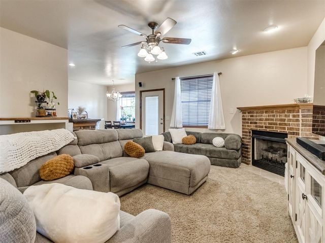 816 SE 5th Court, Moore, OK 73160