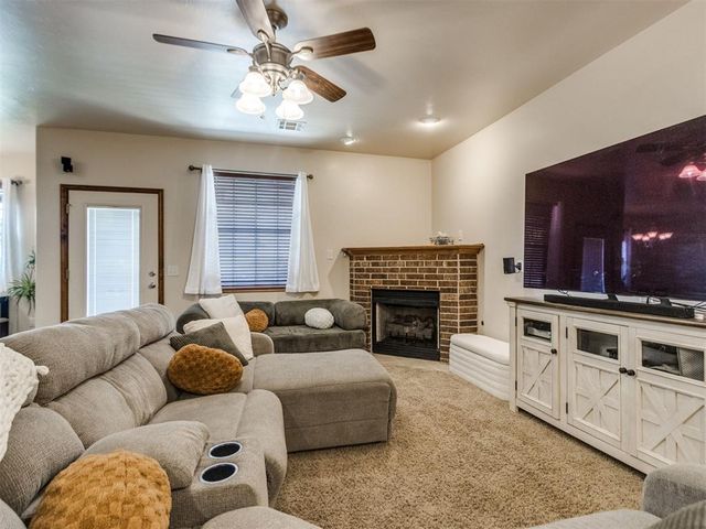 816 SE 5th Court, Moore, OK 73160