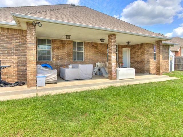 816 SE 5th Court, Moore, OK 73160