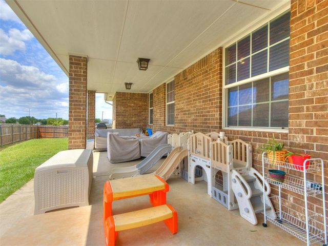 816 SE 5th Court, Moore, OK 73160