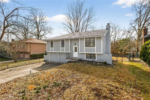 2916 Sweet Briar Drive, Independence, MO 64057