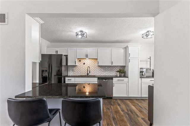 2916 Sweet Briar Drive, Independence, MO 64057