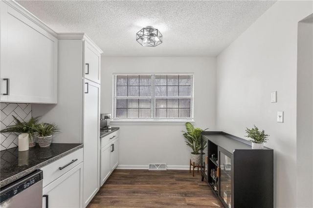 2916 Sweet Briar Drive, Independence, MO 64057