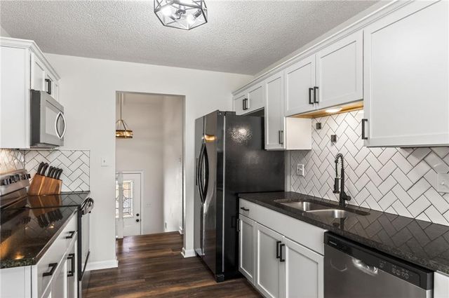 2916 Sweet Briar Drive, Independence, MO 64057