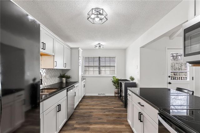 2916 Sweet Briar Drive, Independence, MO 64057