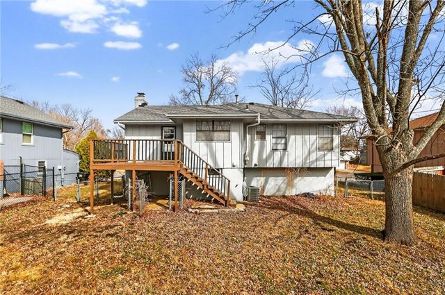 2916 Sweet Briar Drive, Independence, MO 64057