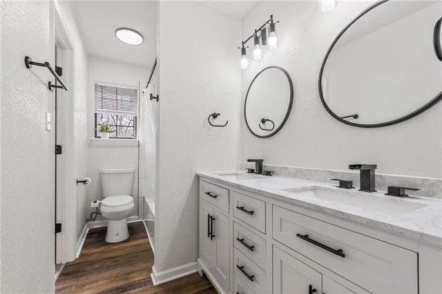 2916 Sweet Briar Drive, Independence, MO 64057