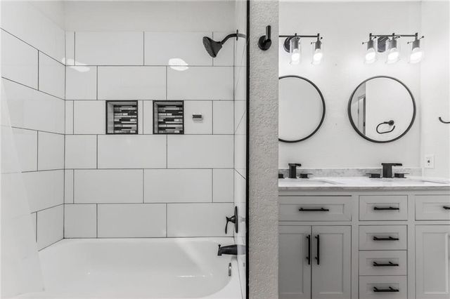 2916 Sweet Briar Drive, Independence, MO 64057