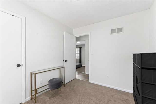 2916 Sweet Briar Drive, Independence, MO 64057