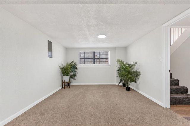 2916 Sweet Briar Drive, Independence, MO 64057