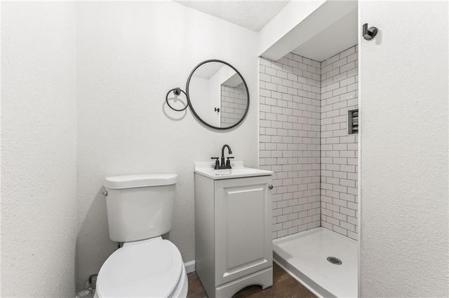 2916 Sweet Briar Drive, Independence, MO 64057