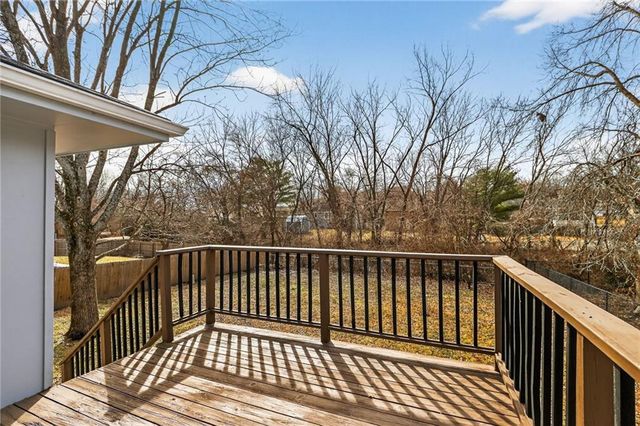 2916 Sweet Briar Drive, Independence, MO 64057