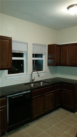1925 W 10th Street, Dallas, TX 75208