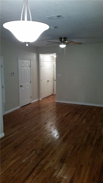 1925 W 10th Street, Dallas, TX 75208