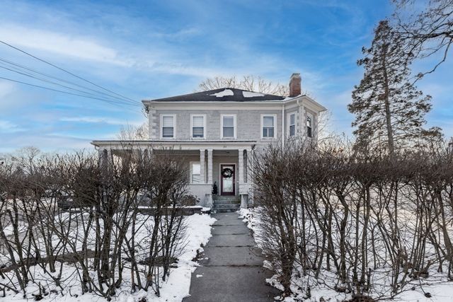 29-31 Middlesex St 1, Chelmsford, MA 01863