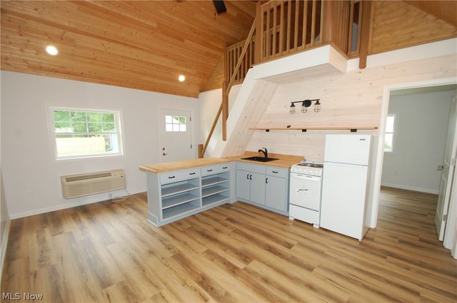 10029 Cummins Drive, Deerfield, OH 44411