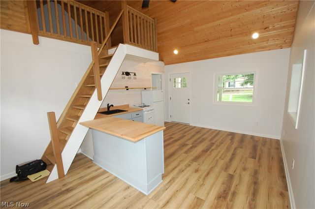 10029 Cummins Drive, Deerfield, OH 44411