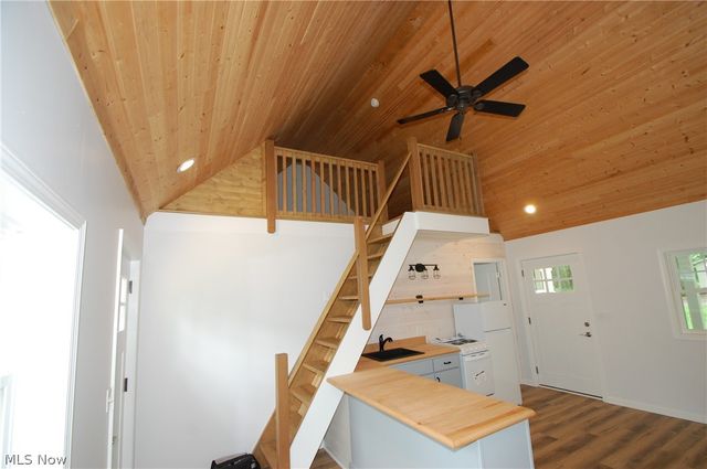 10029 Cummins Drive, Deerfield, OH 44411