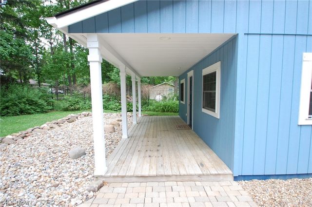 10029 Cummins Drive, Deerfield, OH 44411