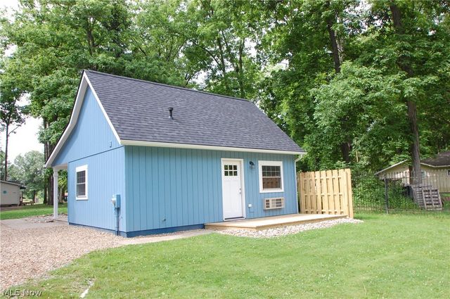 10029 Cummins Drive, Deerfield, OH 44411