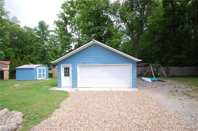 10029 Cummins Drive, Deerfield, OH 44411