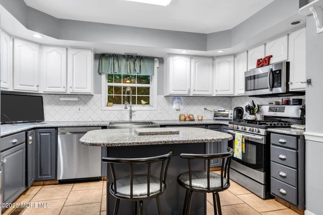 609 9th Avenue, Toms River, NJ 08757