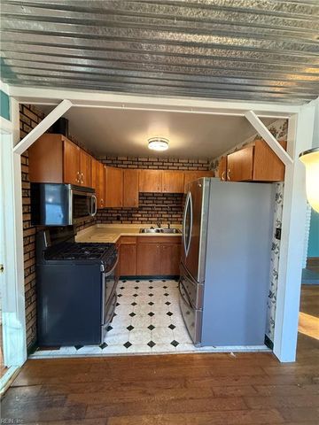 8268 Gygax RD, Norfolk, VA 23505