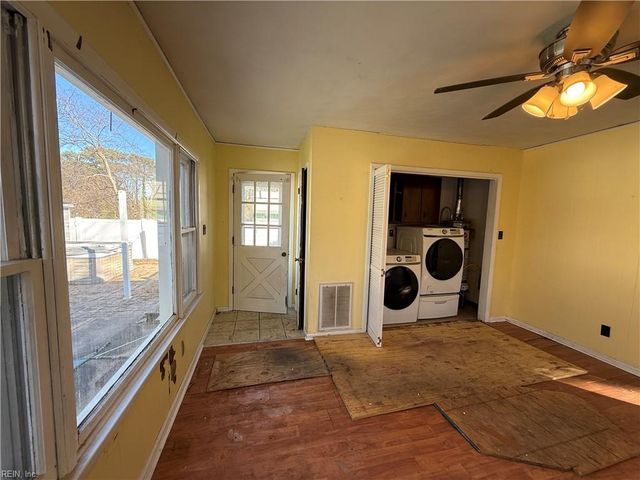 8268 Gygax RD, Norfolk, VA 23505