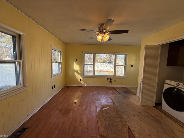 8268 Gygax RD, Norfolk, VA 23505