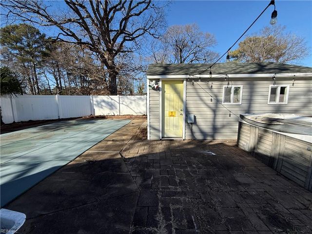 8268 Gygax RD, Norfolk, VA 23505